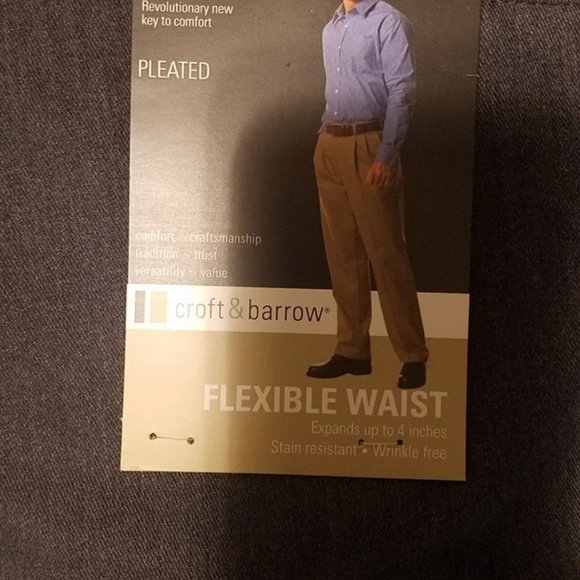 Croft & Barrow Pleated Relax Fit Flex Waistband Khakis - Picture 3 of 5